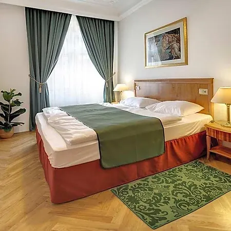 ホテル Grandhotel Ambassador Narodni Dum 4*